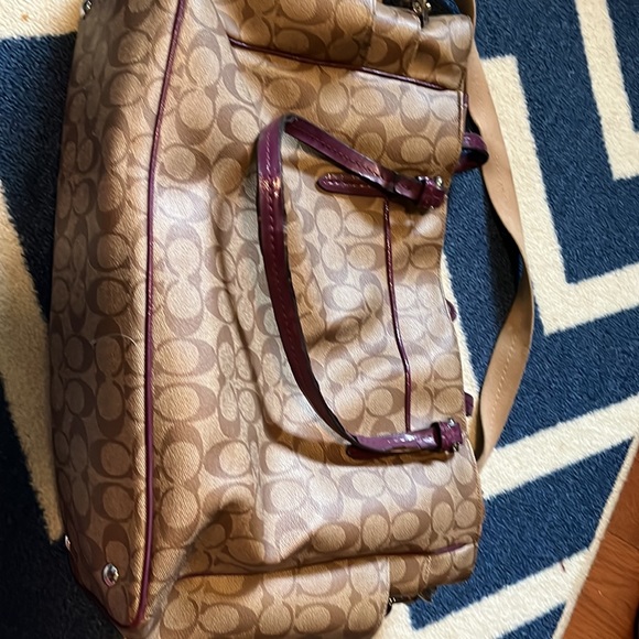 coach diaper bag comes with the pad - Picture 2 of 5